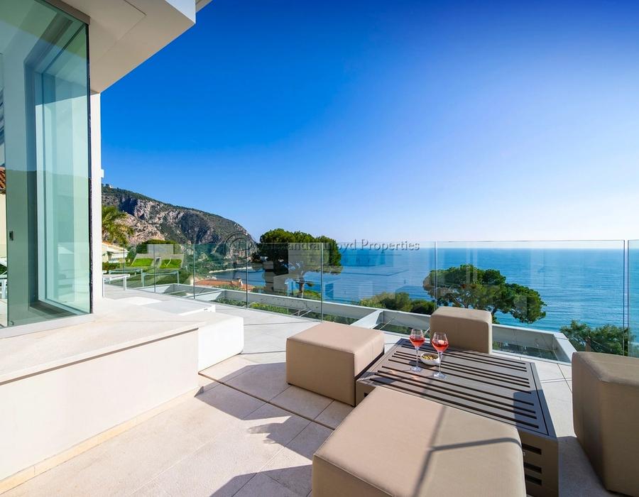 Eze Bord de Mer, a Contemporary Villa for rent 6
