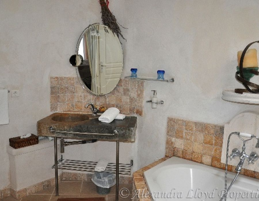 Located only a short drive from the lovely fishing village of Saint Florent 4