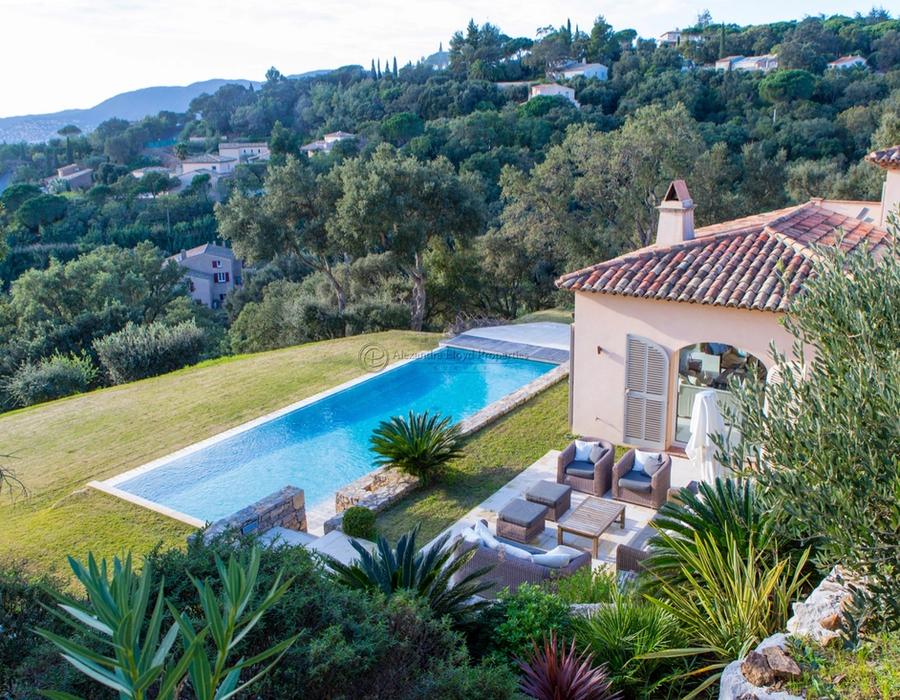 Breathtaking views, tranquility and a beautiful house in Girago 6