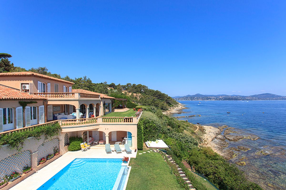 Waters Edge villa for rent in les Parcs de St Tropez