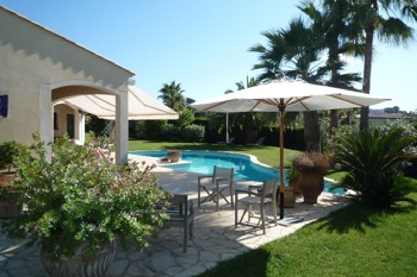 Located on the West side of the Cap d'Antibes, in a private domain.