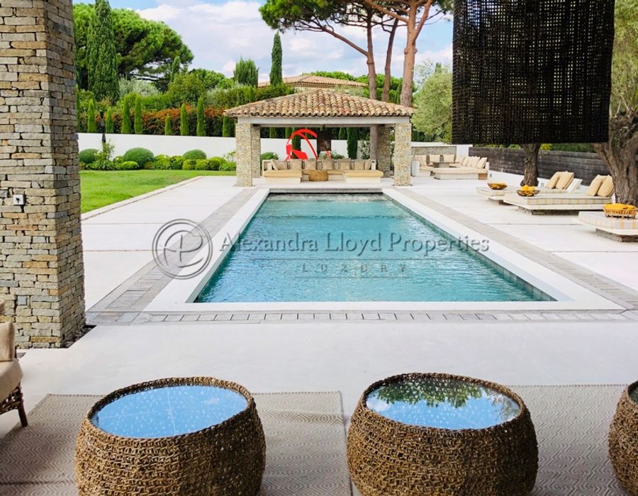 Wonderful contemporary house in the Salins area of Saint Tropez 3