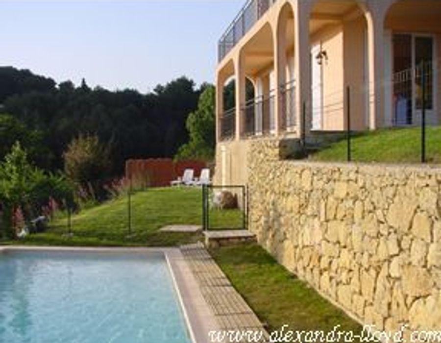 Modern villa in Cannes 1