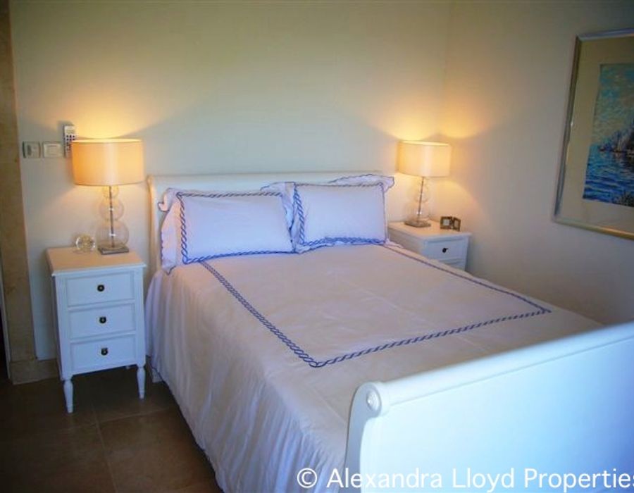 Lovely Tropezian style villa with sea views next to the Club 55 2