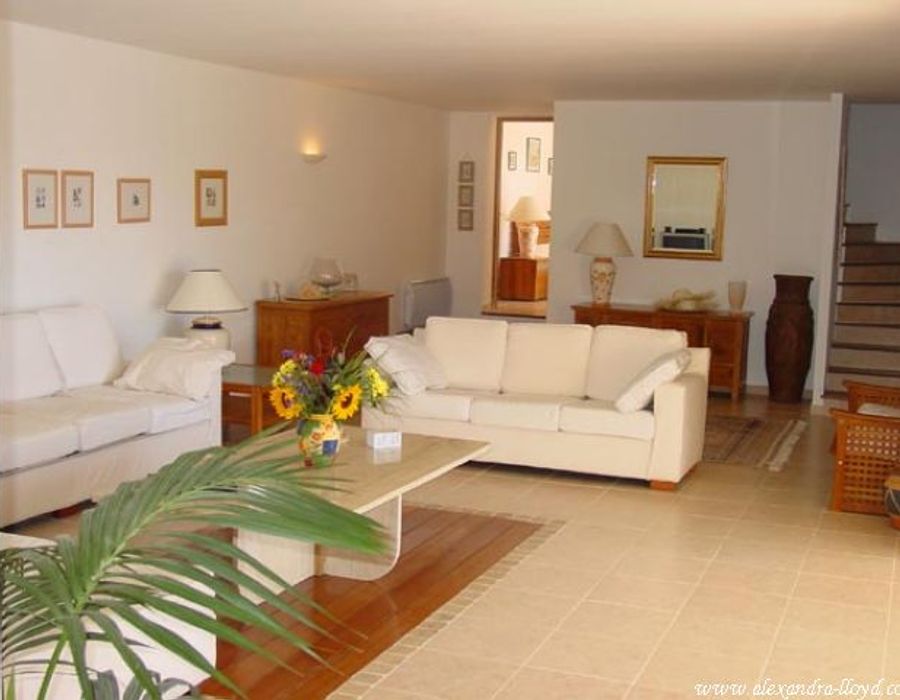 Breathtaking views and a delightful villa near Calvi, North Corsica 4