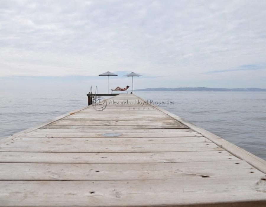 An amazing waterfront house across the bay from Saint Tropez 5