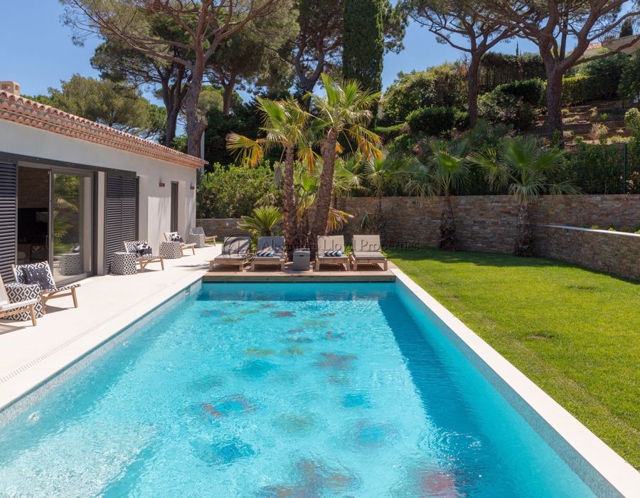 A five bedroom contemporary villa for rent in Le Parc des Salins, Saint Tropez 4