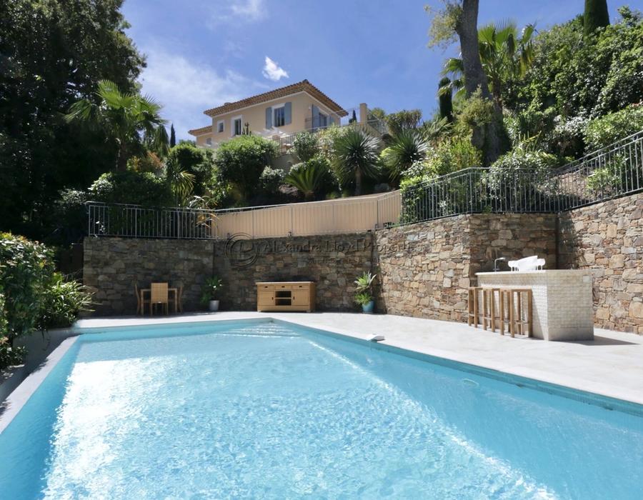 Fabulous newly renovated property in the Sinopolis domaine, close to Saint Tropez 4