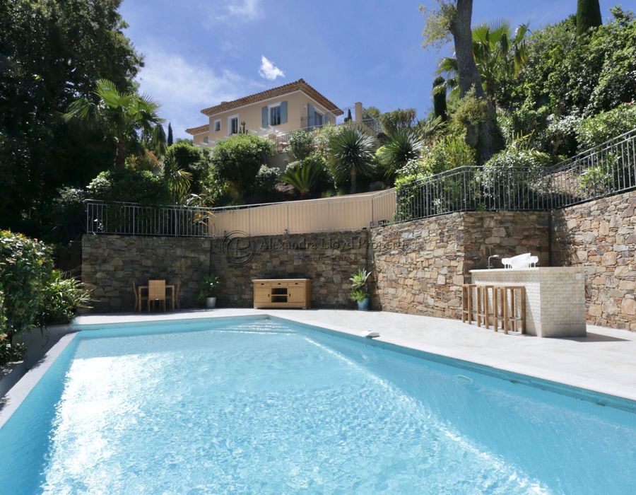Fabulous newly renovated property in the Sinopolis domaine, close to Saint Tropez 4