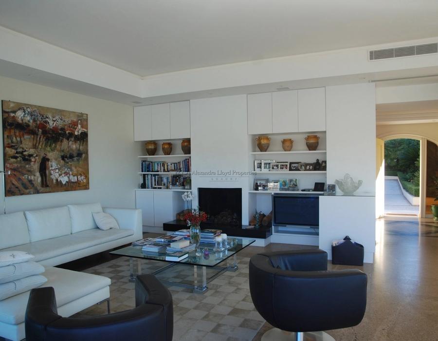 Stunning property with direct access to the water on the Cap Ferrat 5