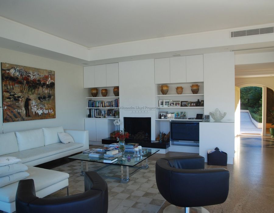 Stunning property with direct access to the water on the Cap Ferrat 5