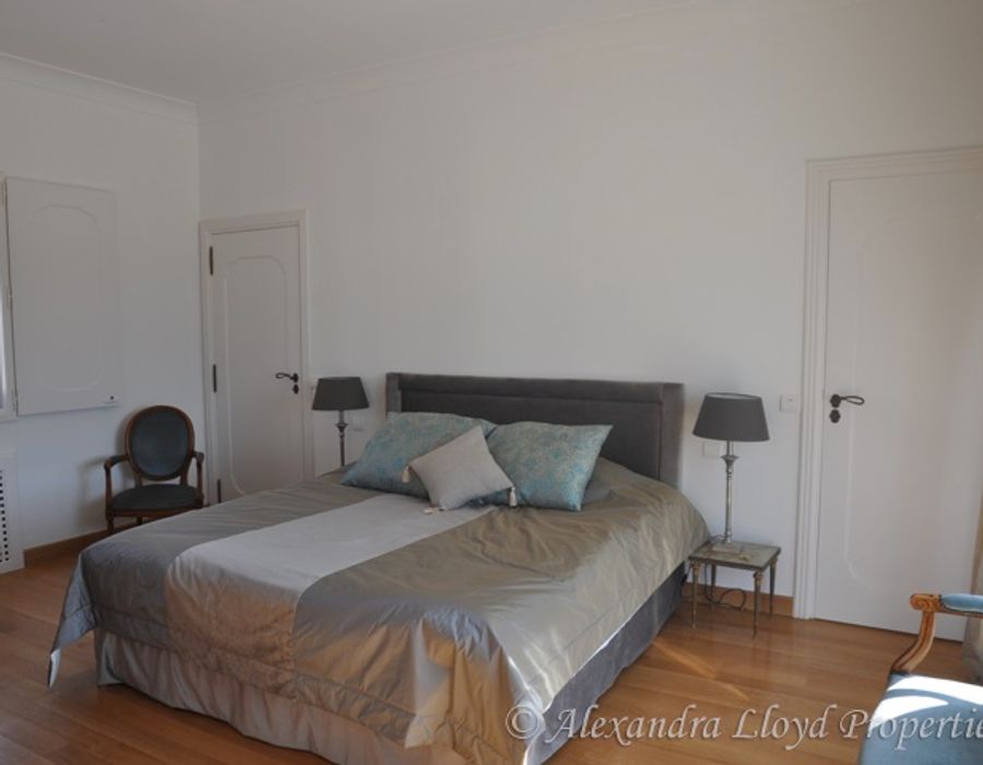 Waters edge property in Les Parcs de Saint Tropez 2