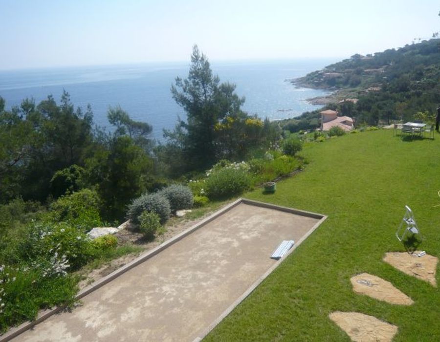 Newly built waters edge property in Les Parcs de Saint Tropez 5