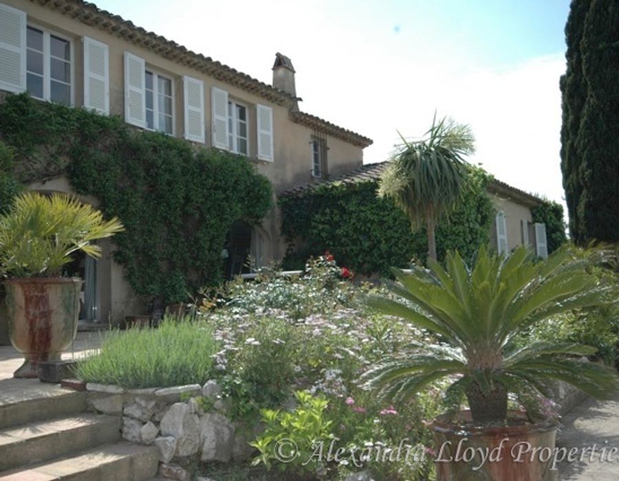 Bastide provençale for sale in St Tropez 3
