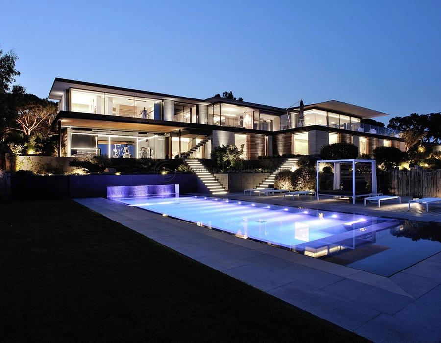 Contemporary and luxurious villa overlooking Pampelonne Beach 2