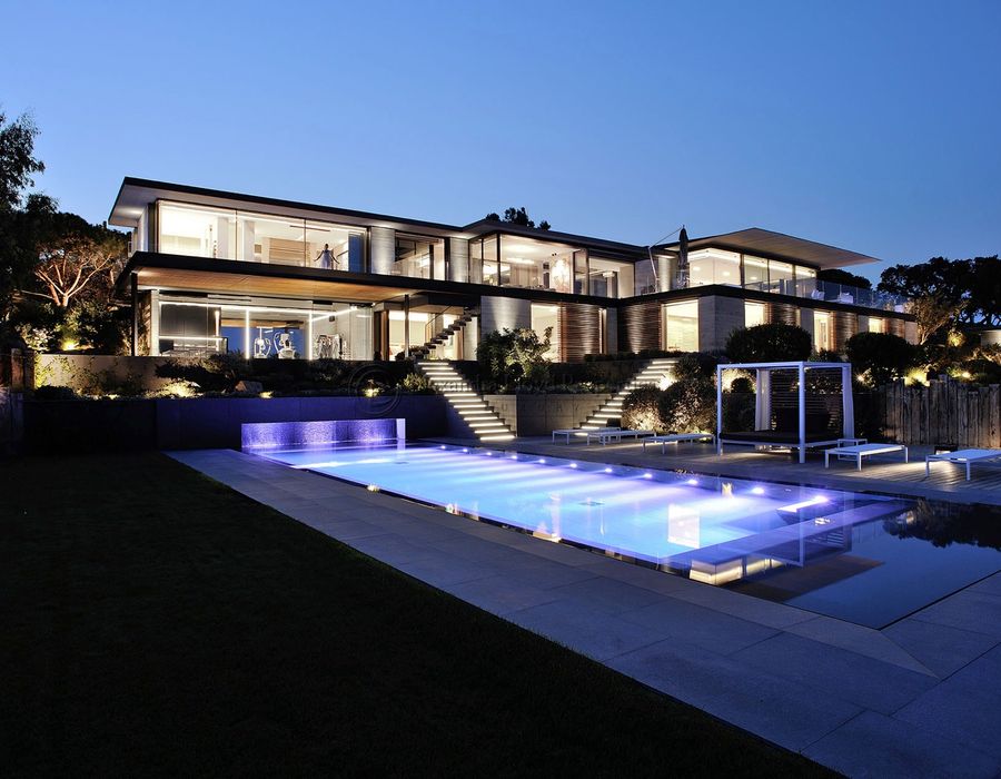 Contemporary and luxurious villa overlooking Pampelonne Beach 2