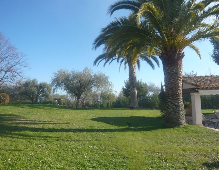 A very charming Provencal property located in La Gaude 5