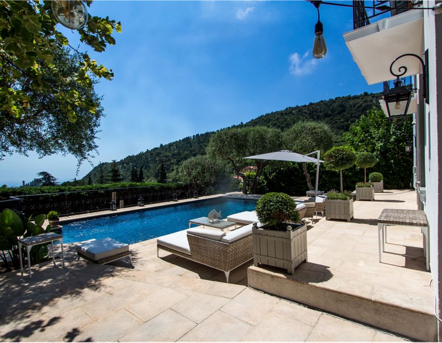 A charming property for rent close Eze Village and Monaco 4