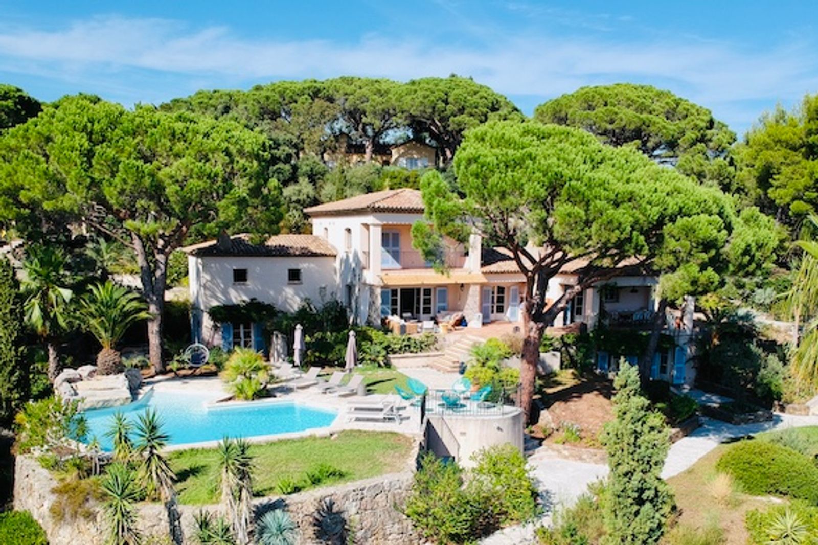 A lovely family home located in the Domaine de la Vallée, Gigaro