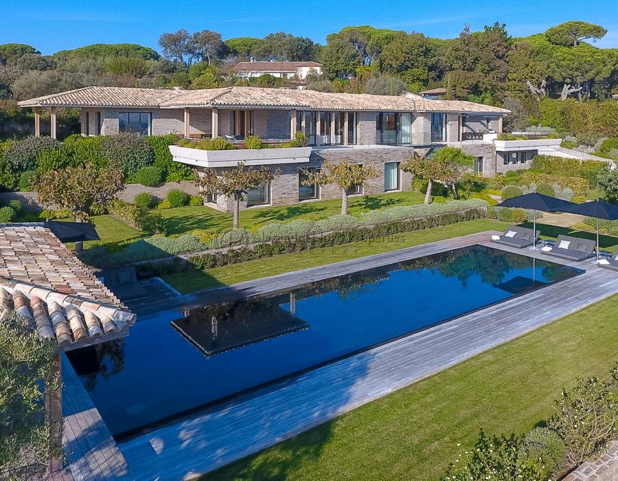 Ultra contemporary villa with exceptional views over Saint Tropez bay 2