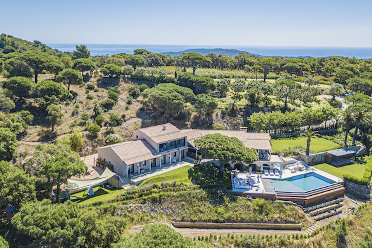 A truly remarkable property with 9 bedrooms and exceptional views in Ramatuelle