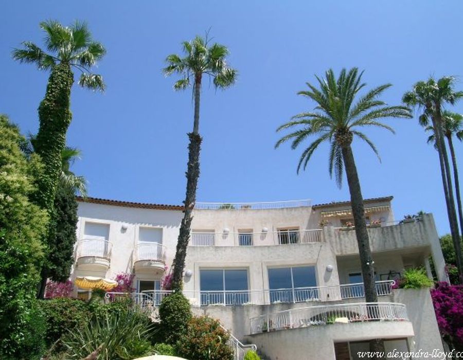 Super views from the prestigious Cannes Californie 5