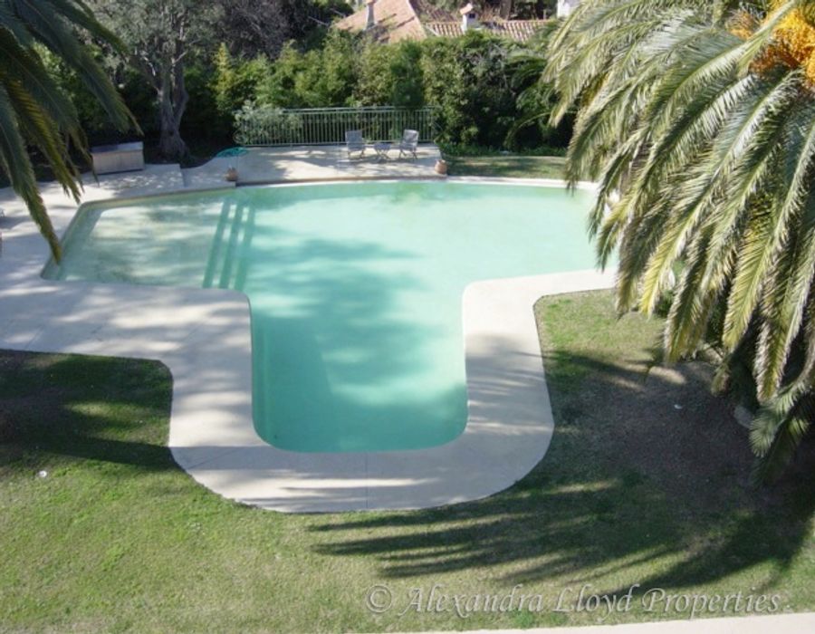 Magnificent villa 650 sqm with swimming pool 6