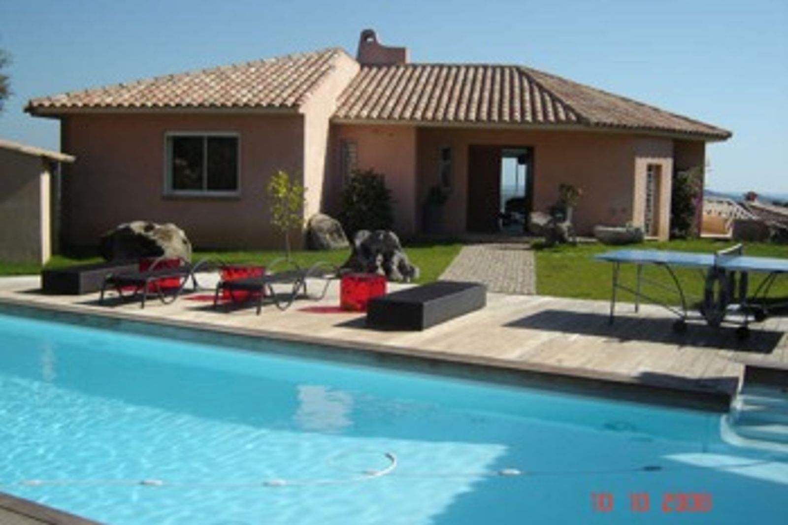 Close to the beaches of Cala Rossa and St Cyprien