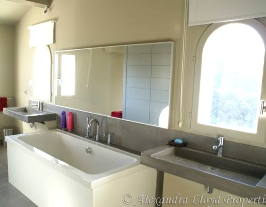 Delightful newly renovated property in Grimaud, close to Saint Tropez 3