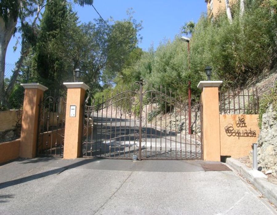 A wonderful view in a peaceful environment, just 5 minutes away from the beach. 2