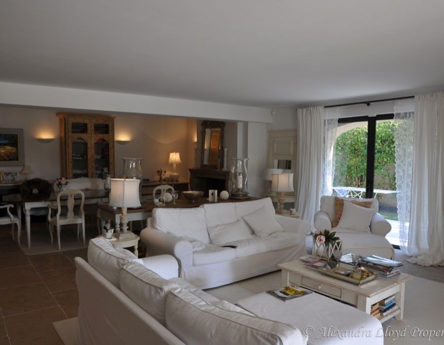 Charming summer house in Les Parcs de Saint Tropez 5