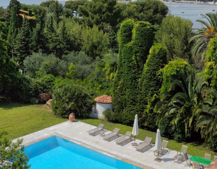 Magnificent contemporary property on the Cap d'Antibes 3