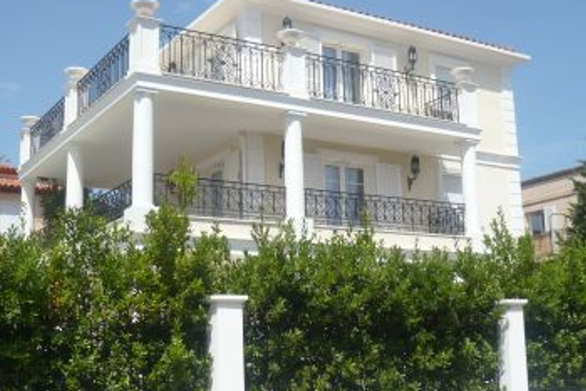 Stunning town house in the heart of Saint Jean Cap Ferrat