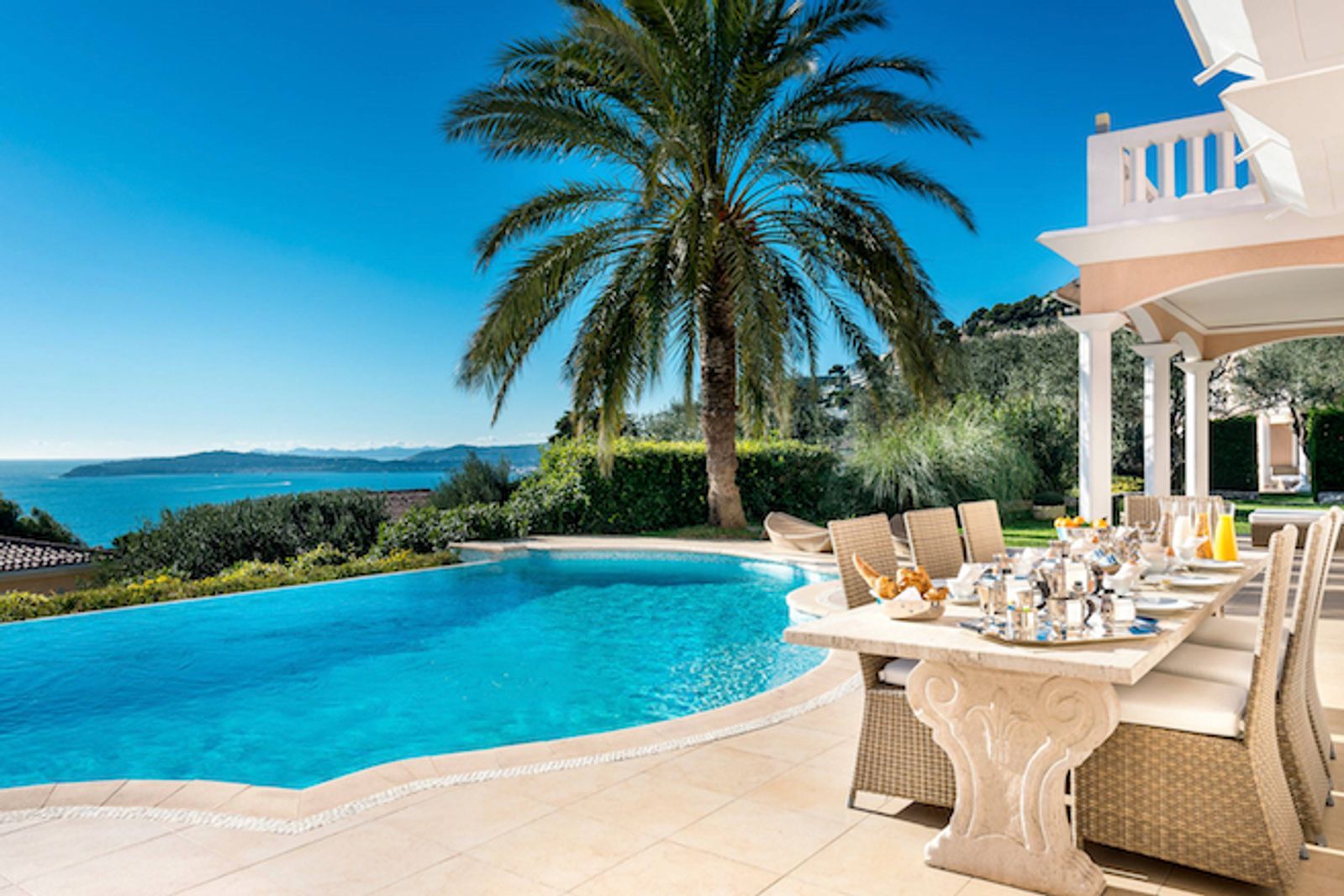 Lovely villa for rent in Cap d'Ail, with sea views