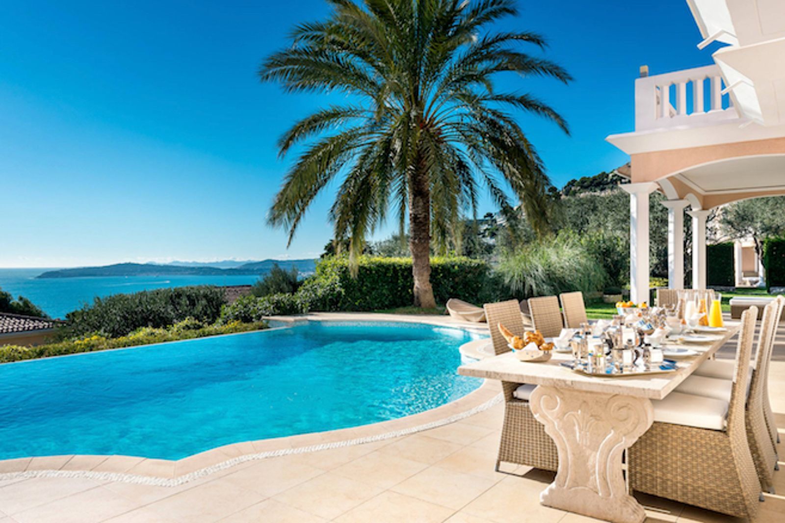 Lovely villa for rent in Cap d'Ail, with sea views