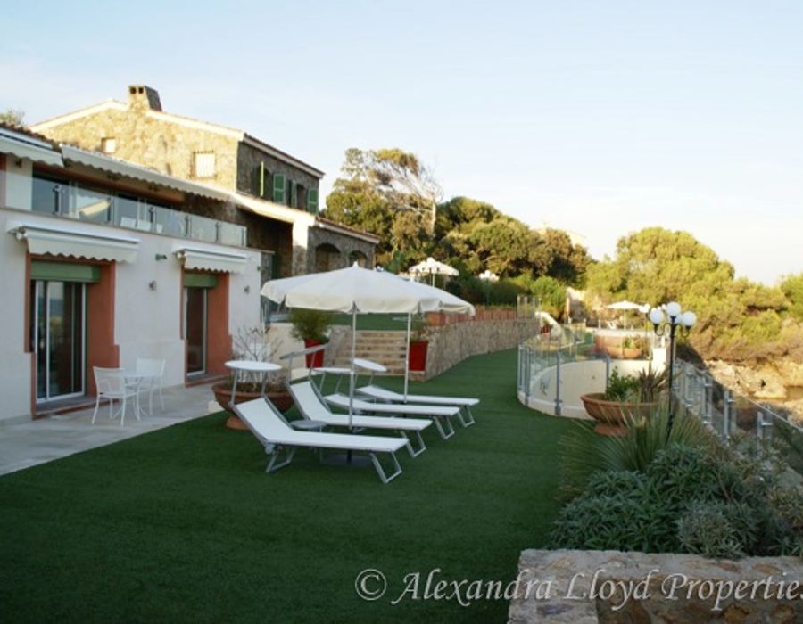 Waters edge property at Les Issambres 5