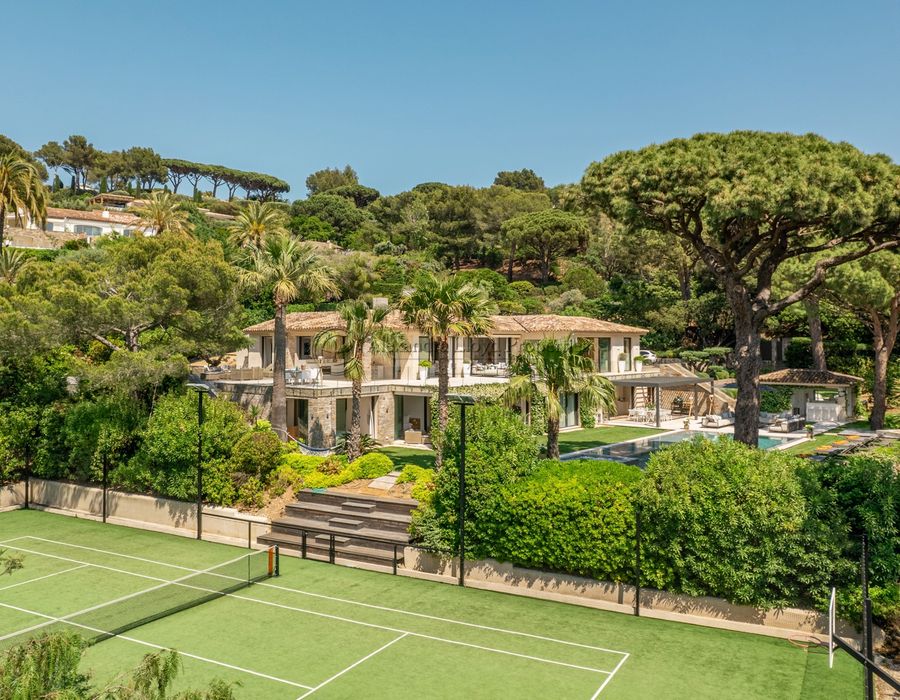 A truly stunning property for rent in Cap Tahiti with a tennis court 4