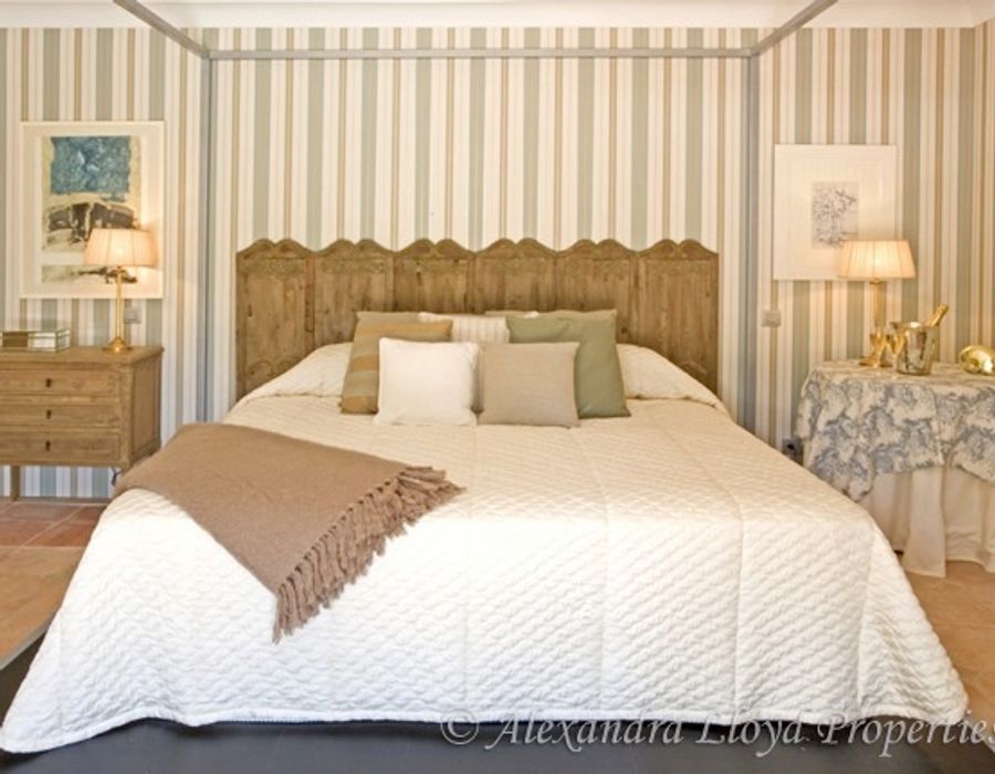 A lovely house for sale in Saint Tropez, close to the village 4