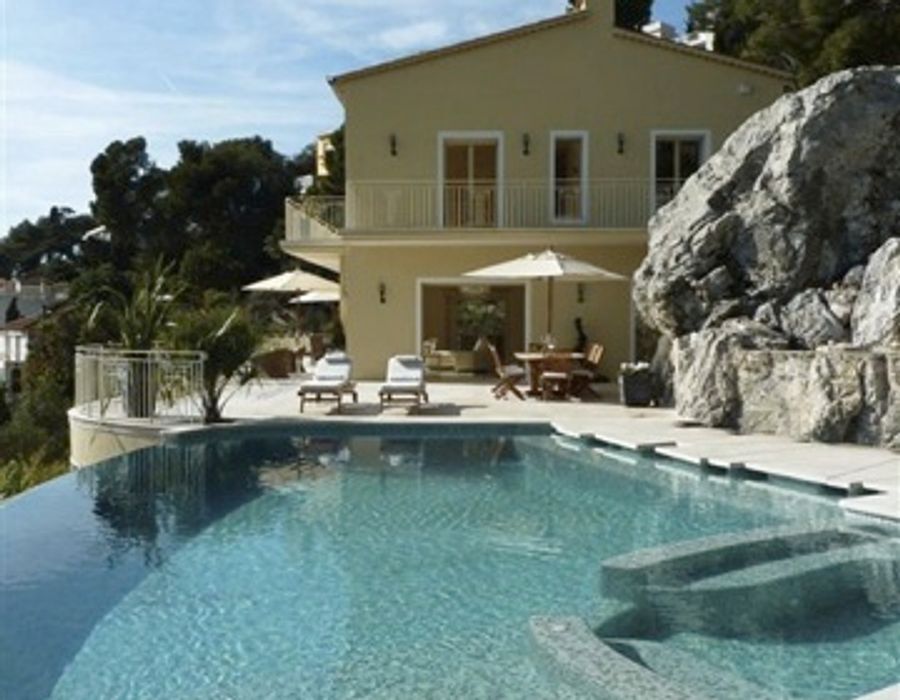 Views overlooking Saint Jean Cap Ferrat from this wonderfully decorated house 6