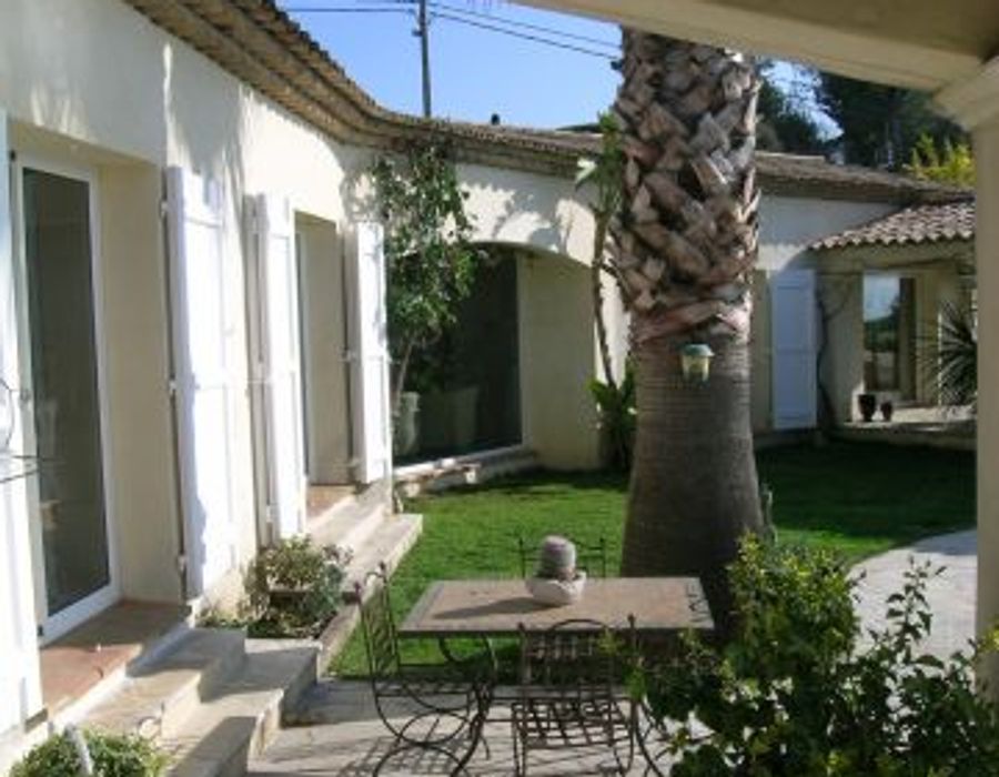 A charming villa niched in the hills of Saint Paul de Vence 3