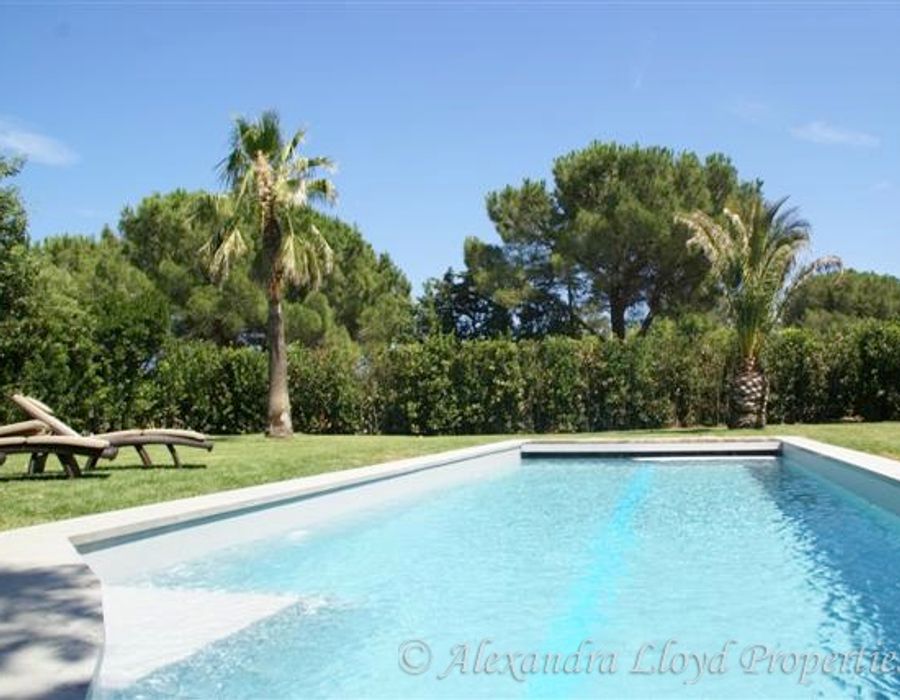 Provencal style property located in Saint Tropez 6