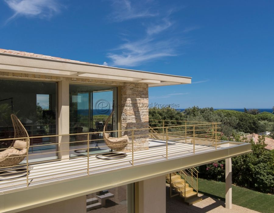 Contemporary villa for rent located in Le Parc des Salins, Saint Tropez 3