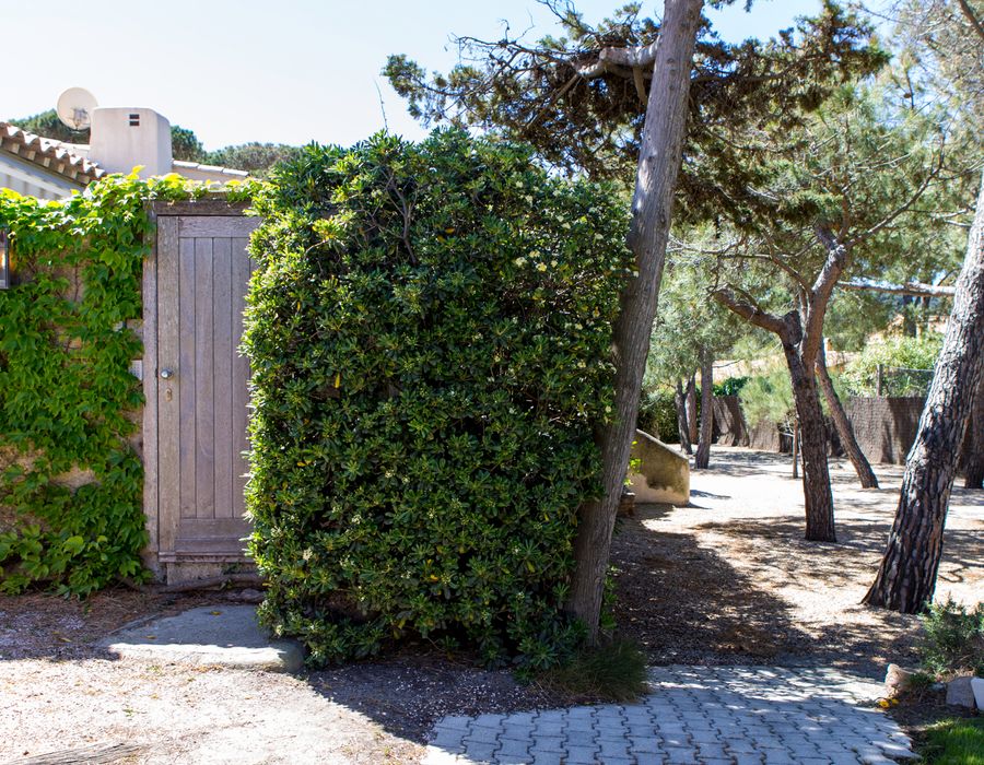 A beautiful property located in Le Parc de la Moutte, 30m from the beach 2