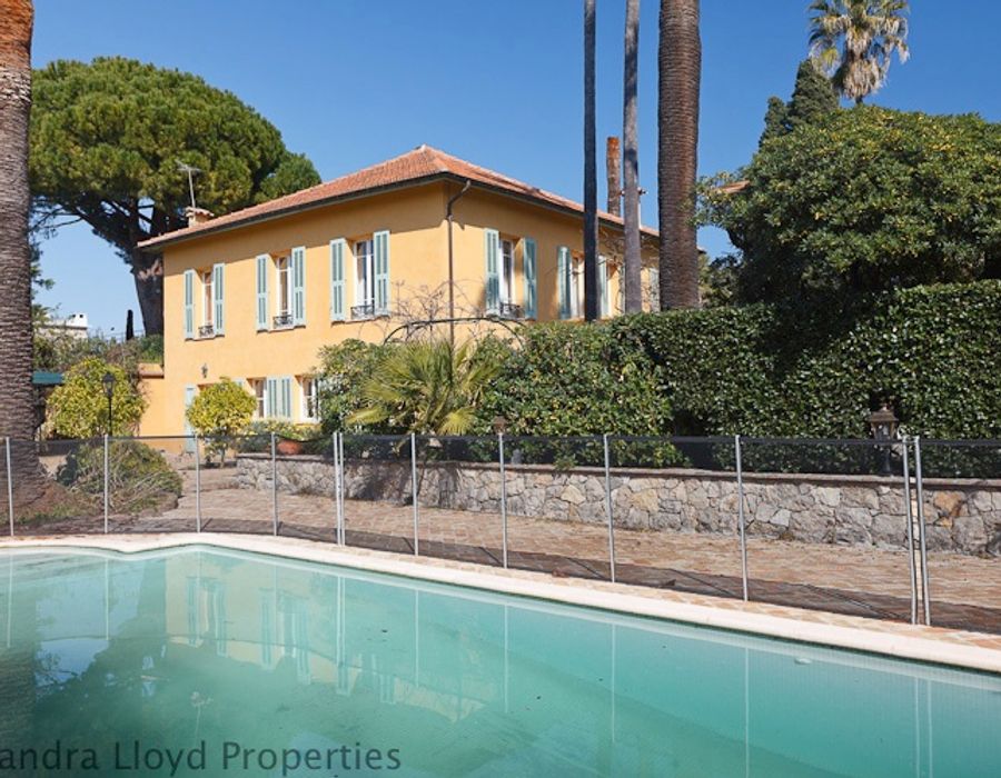 CAP D'ANTIBES - West facing - 100 meters from the water! 1