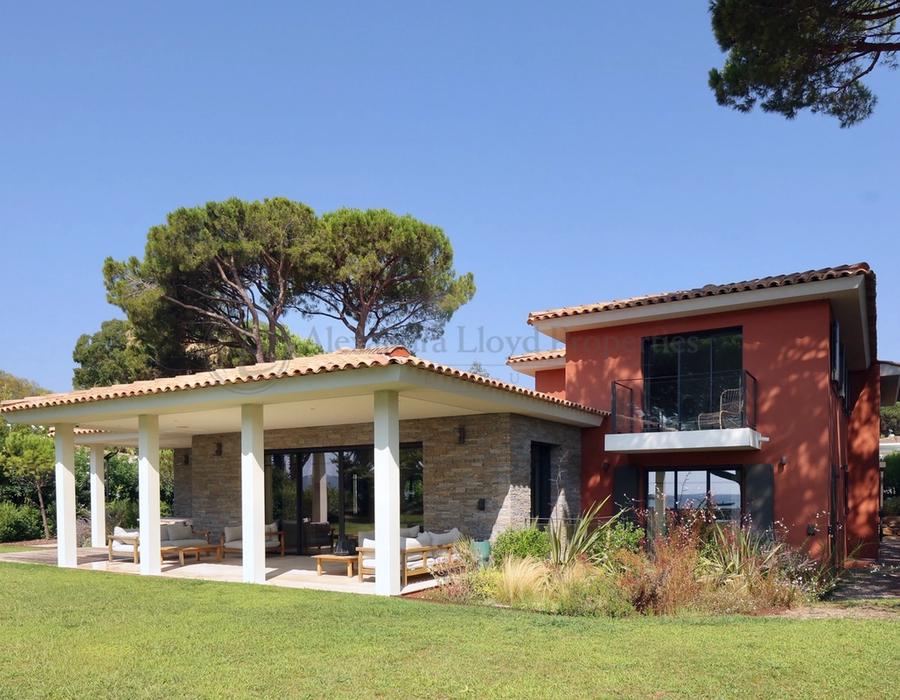 Beachfront Villa Rental in the Exclusive Domaine de la Capilla 5