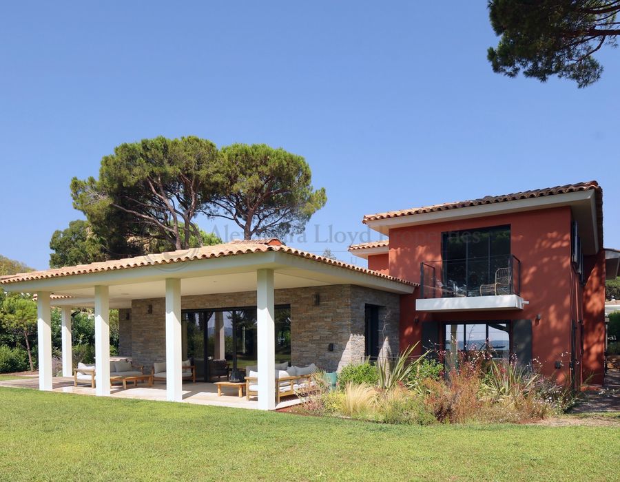 Beachfront Villa Rental in the Exclusive Domaine de la Capilla 5