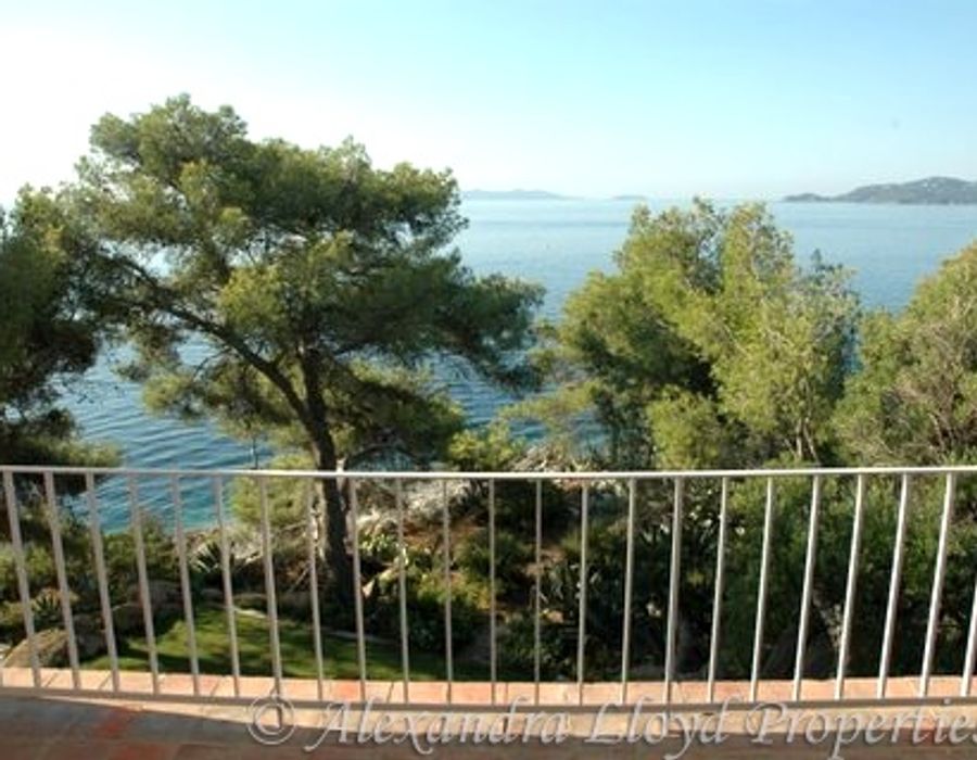 Stunning waters edge property in Lavandou 2