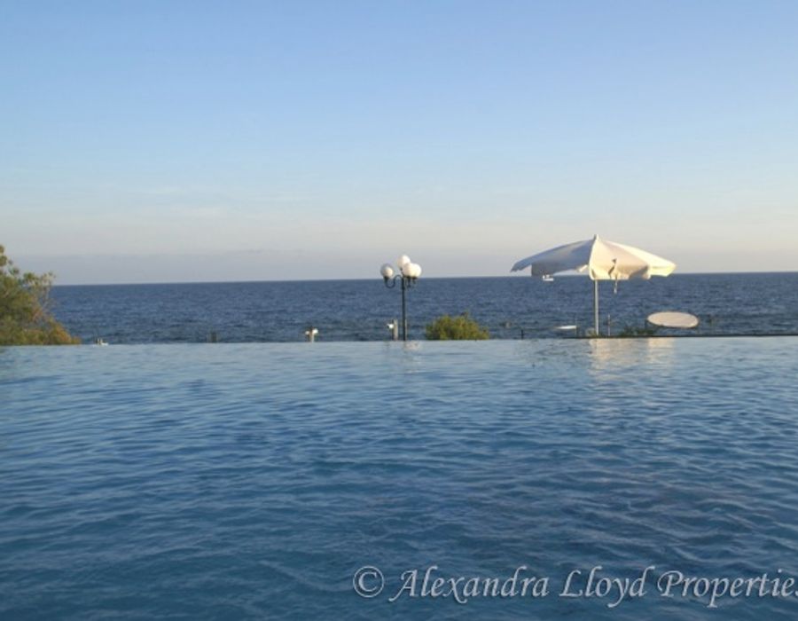 Waters edge property at Les Issambres 3