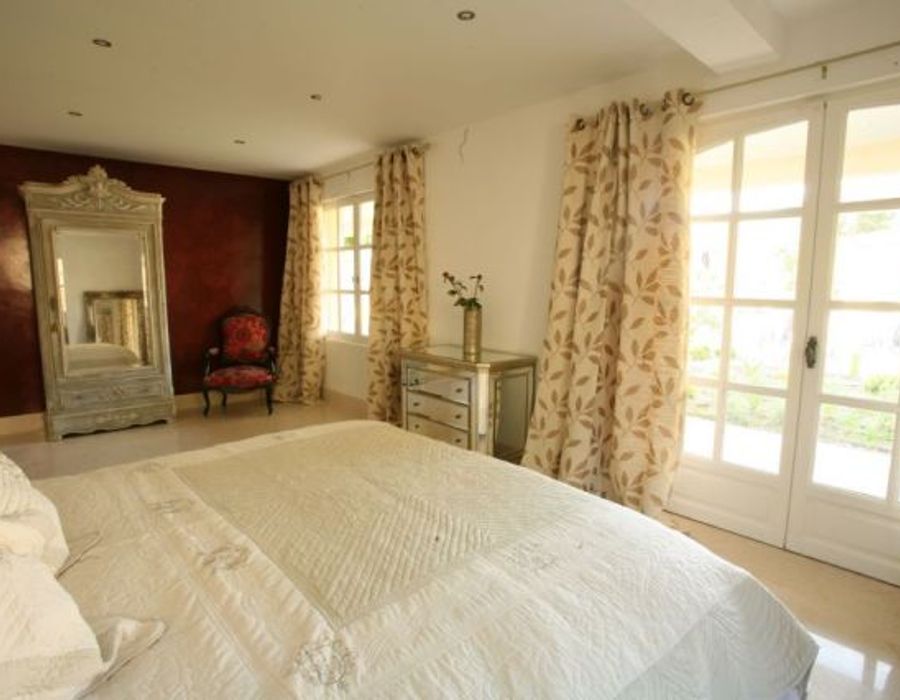 A superbly decorated property just outside Plan de la Tour 2