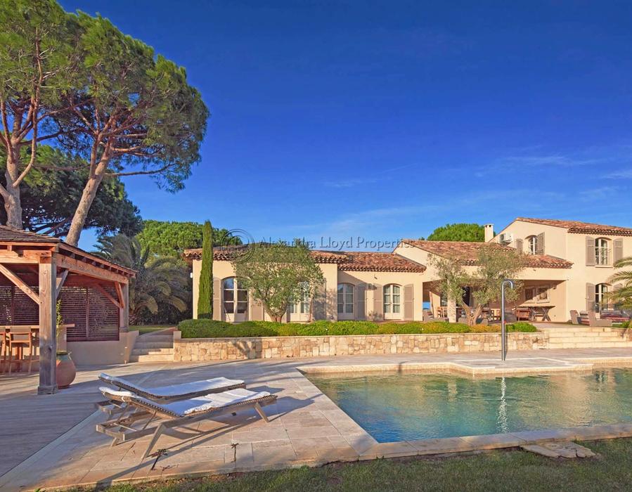 A stunning newly built Neo Provencal style property in La Moutte 1